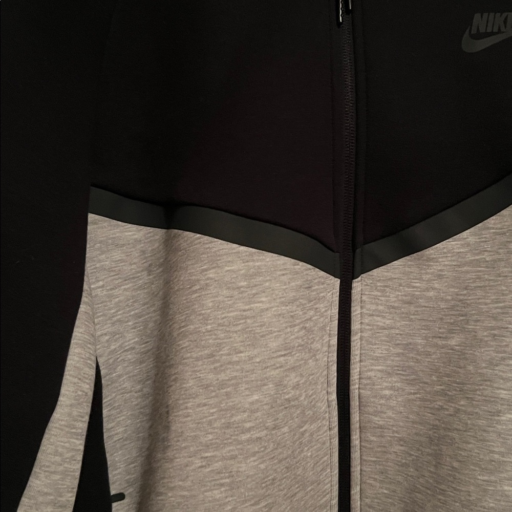 Nike Men’s Two-Tone Black and Gray Zip Up Hoodie - Picture 8 of 11